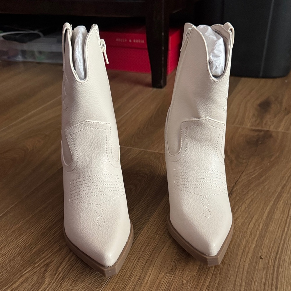 Kohl's Chic Cream Ankle Booties